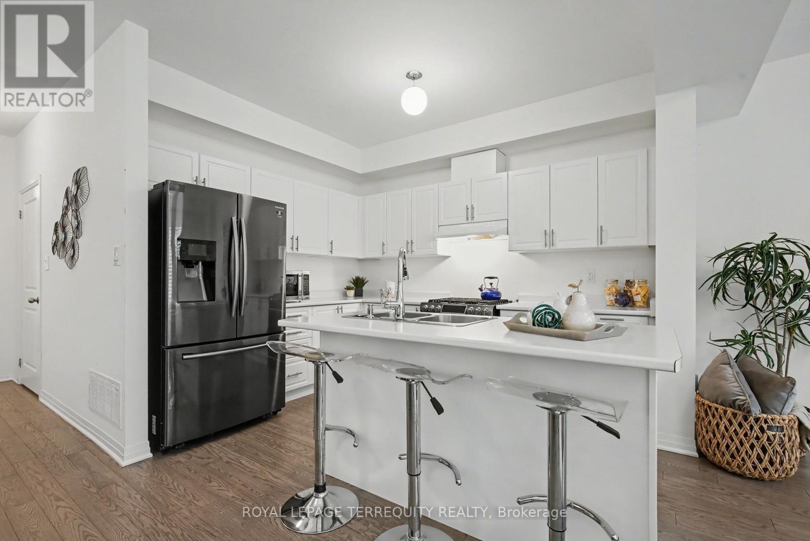 39 Crows Nest Lane, Clarington, Ontario  L1C 4A9 - Photo 3 - E12694806