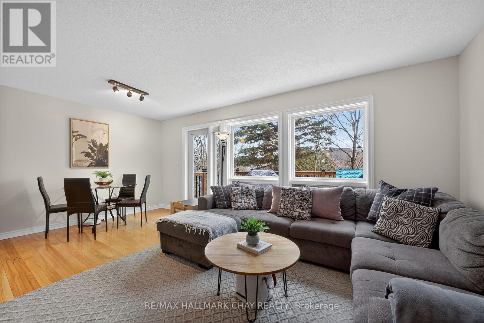 11 Mckinnon Court, Newmarket, Ontario  L3Y 8L6 - Photo 5 - N12697432