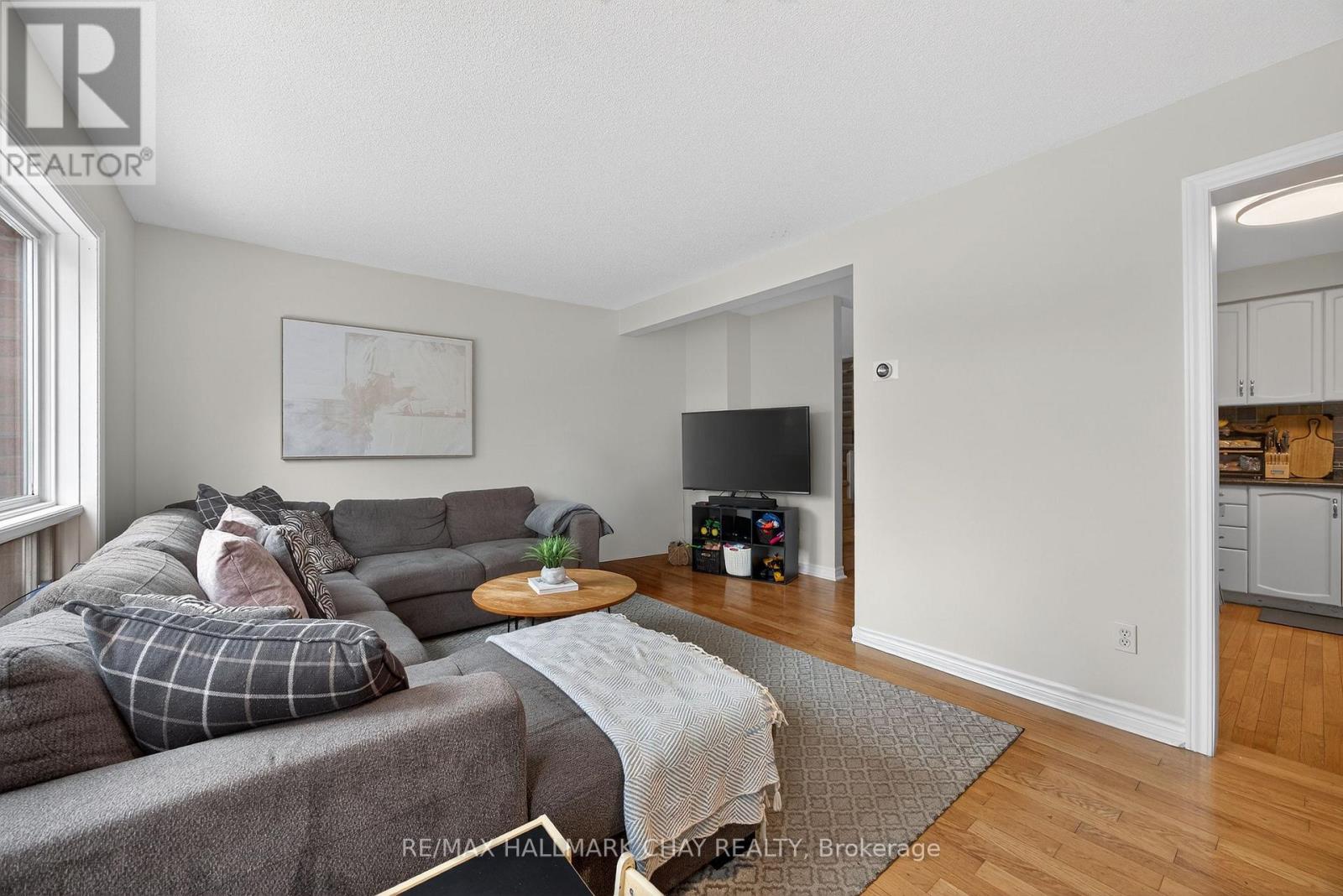 11 Mckinnon Court, Newmarket, Ontario  L3Y 8L6 - Photo 7 - N12697432