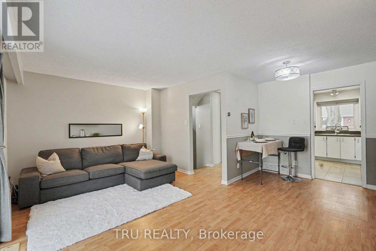 463f Moodie Drive, Ottawa, Ontario  K2H 8T7 - Photo 3 - X12697506