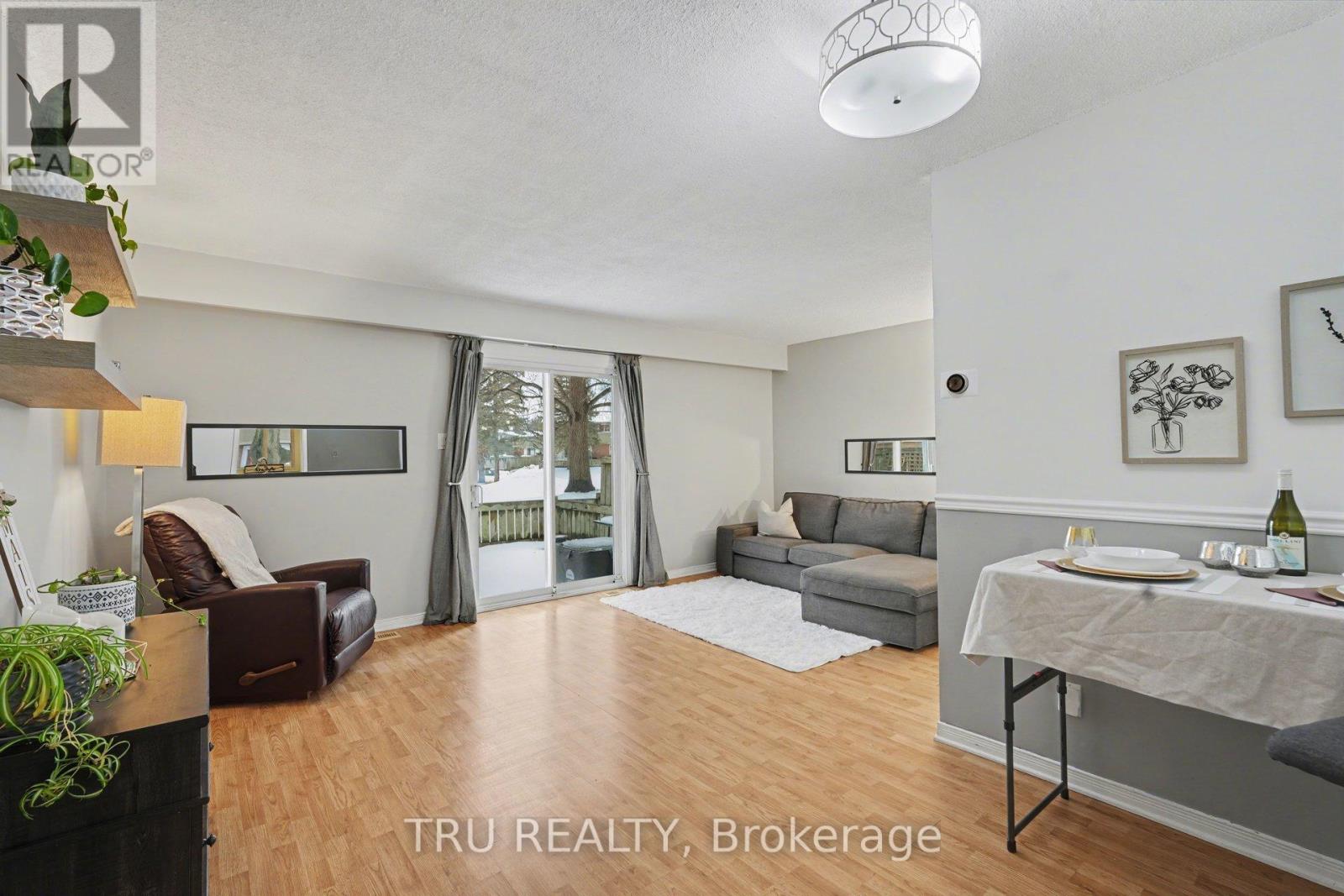 463f Moodie Drive, Ottawa, Ontario  K2H 8T7 - Photo 4 - X12697506