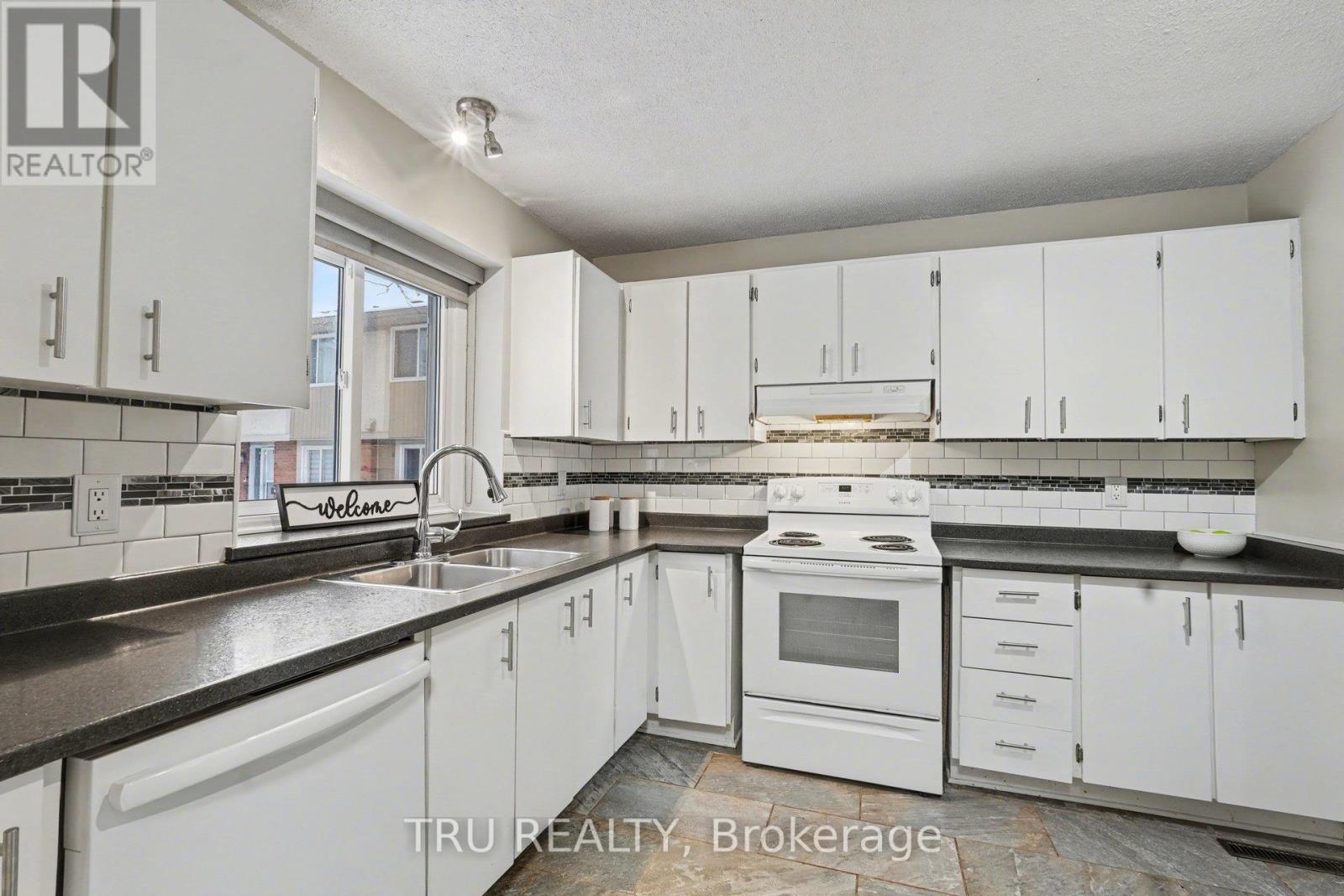 463f Moodie Drive, Ottawa, Ontario  K2H 8T7 - Photo 6 - X12697506