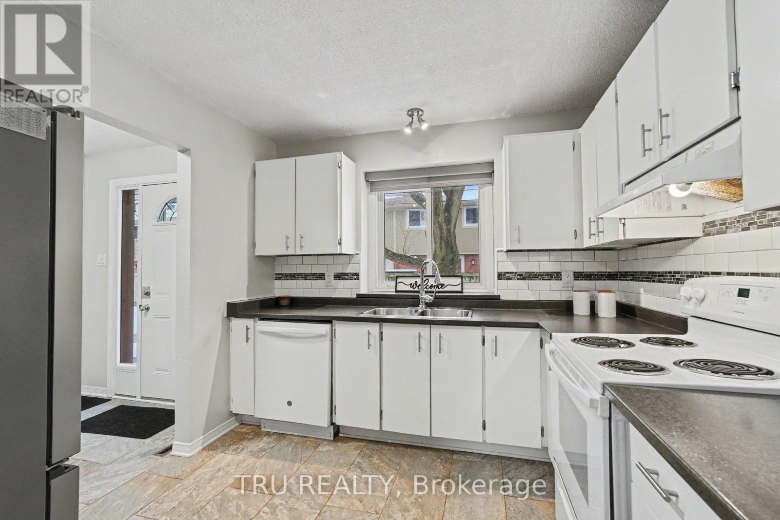 463f Moodie Drive, Ottawa, Ontario  K2H 8T7 - Photo 7 - X12697506