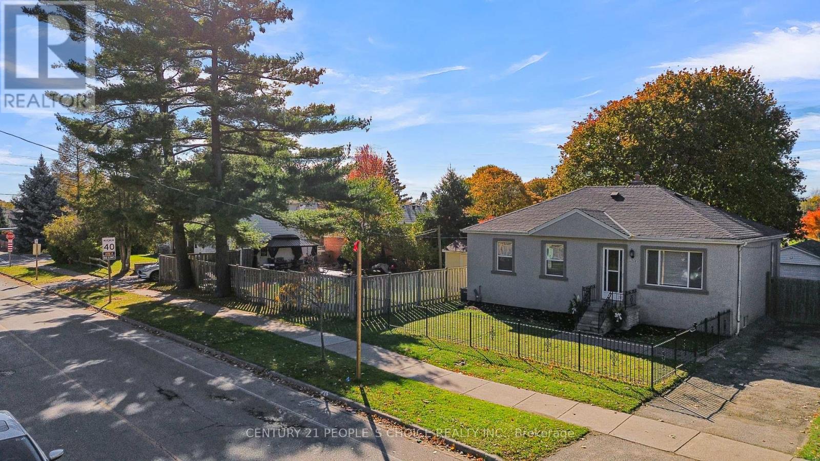 1268 Northaven Drive N, Mississauga, Ontario  L5G 4E7 - Photo 9 - W12696652