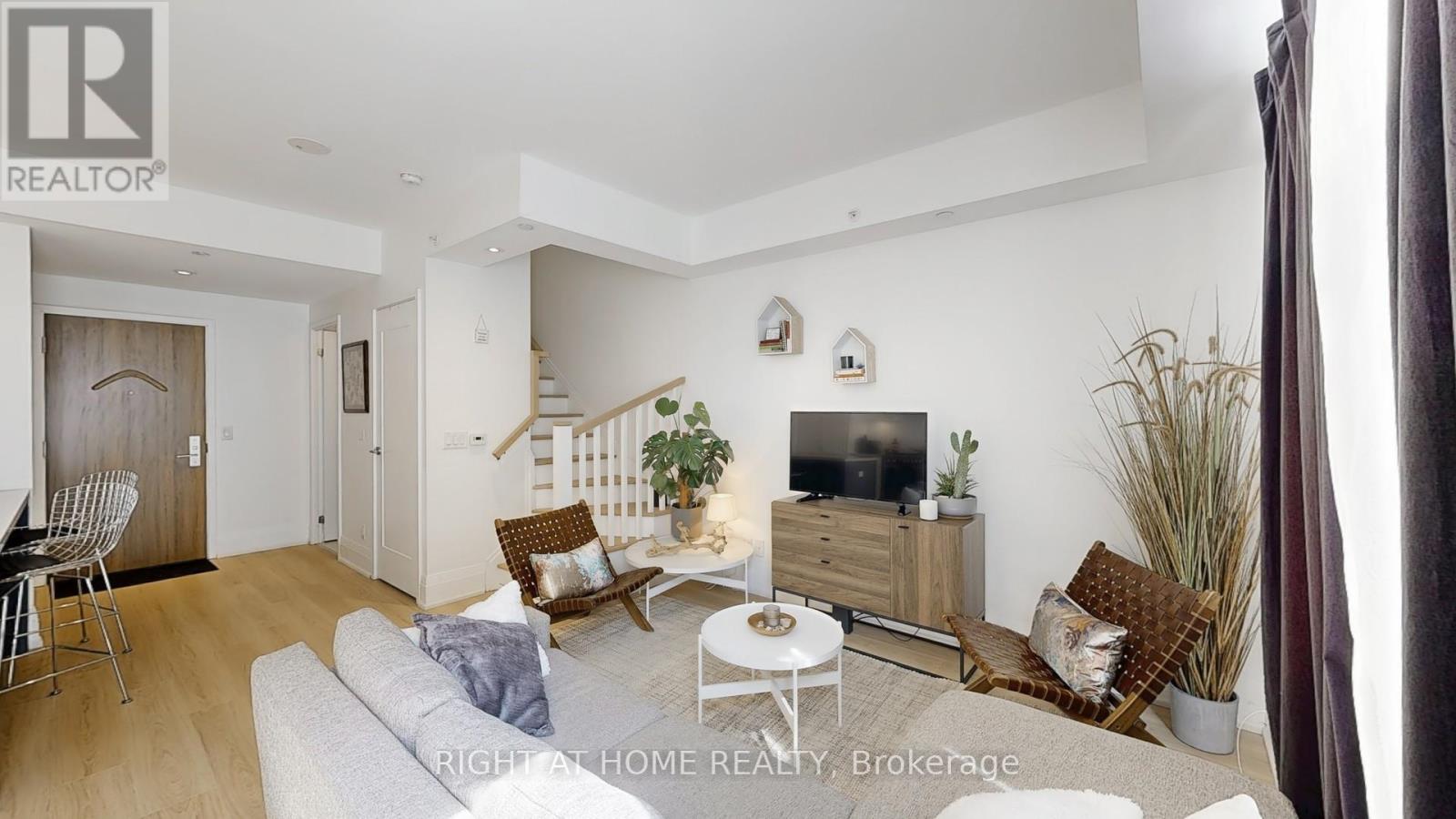 Th-112 - 25 Malcolm Road, Toronto, Ontario  M4G 0C1 - Photo 2 - C12697488