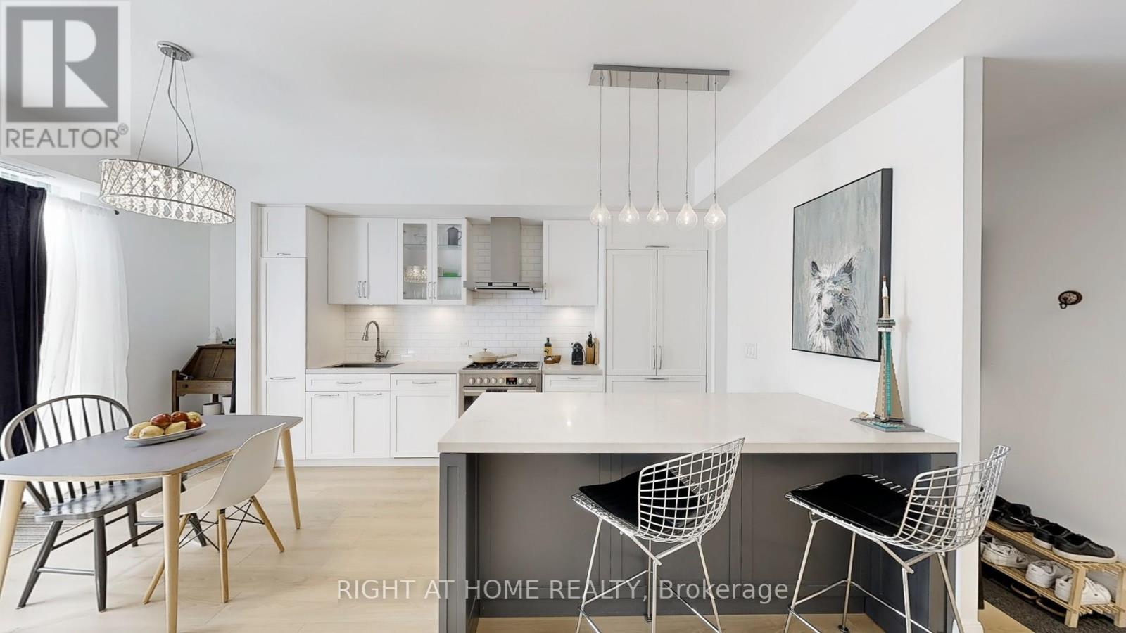 Th-112 - 25 Malcolm Road, Toronto, Ontario  M4G 0C1 - Photo 4 - C12697488