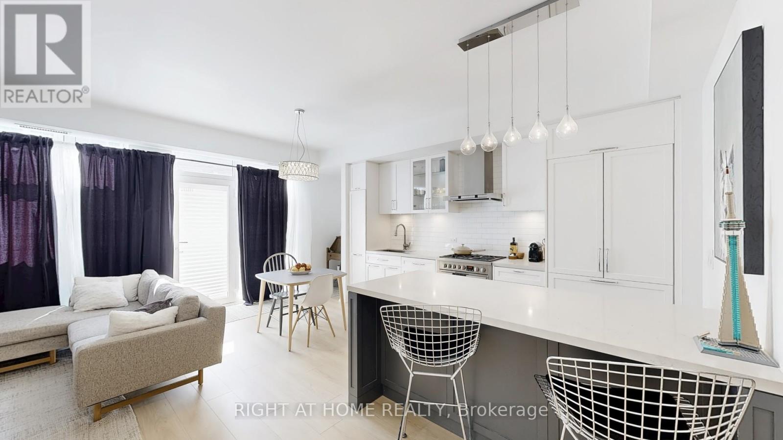 Th-112 - 25 Malcolm Road, Toronto, Ontario  M4G 0C1 - Photo 5 - C12697488