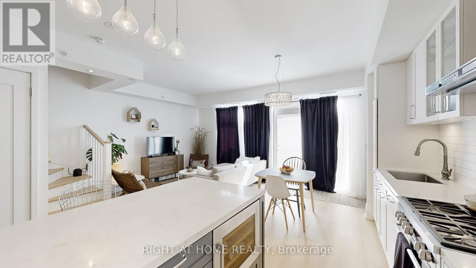 Th-112 - 25 Malcolm Road, Toronto, Ontario  M4G 0C1 - Photo 6 - C12697488