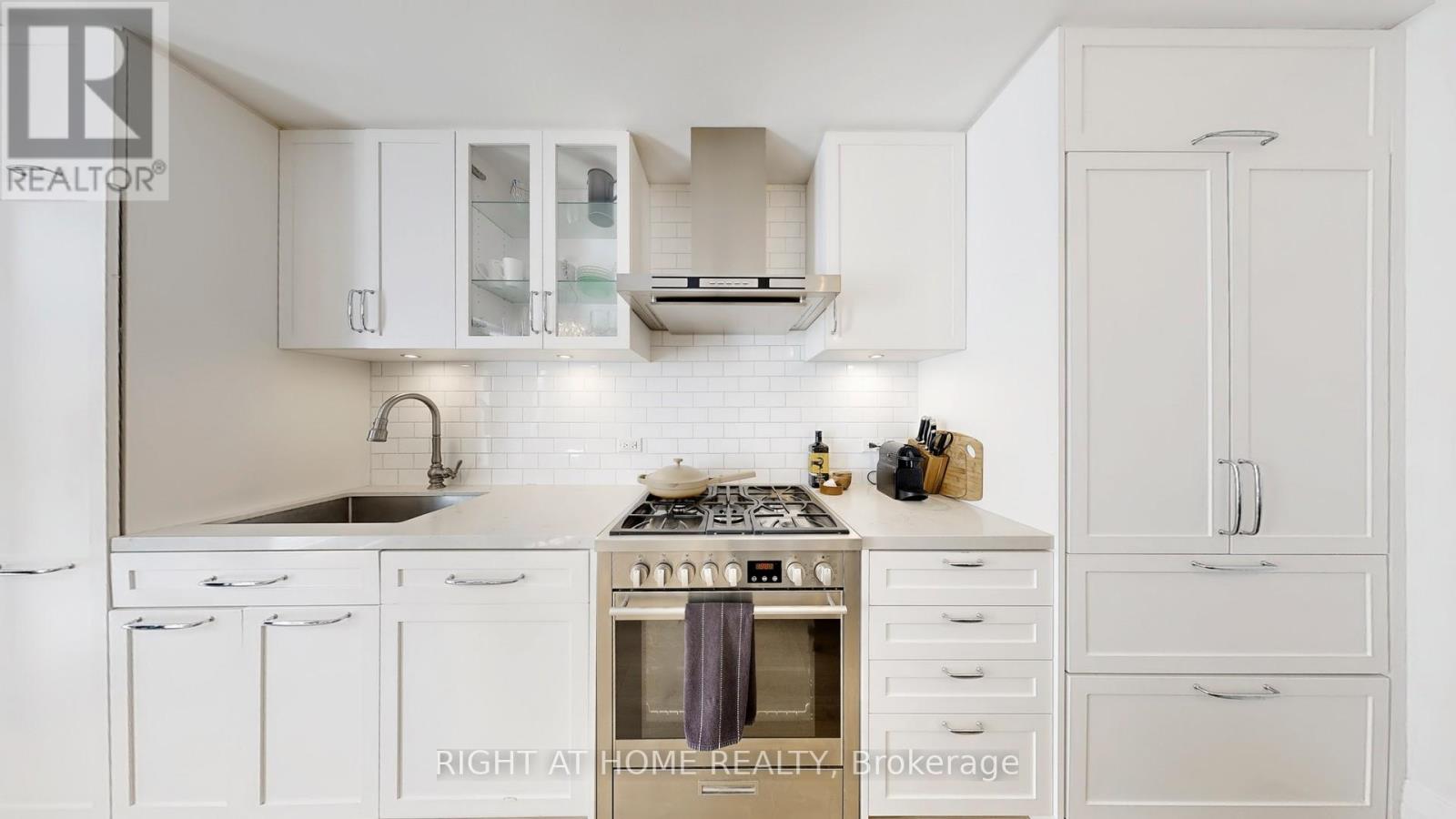 Th-112 - 25 Malcolm Road, Toronto, Ontario  M4G 0C1 - Photo 7 - C12697488