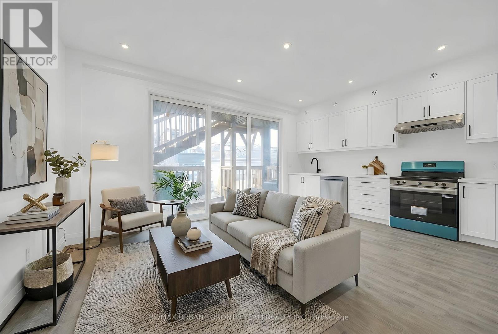 Main - 474 Montrose Avenue, Toronto, Ontario  M6G 3H1 - Photo 2 - C12590930