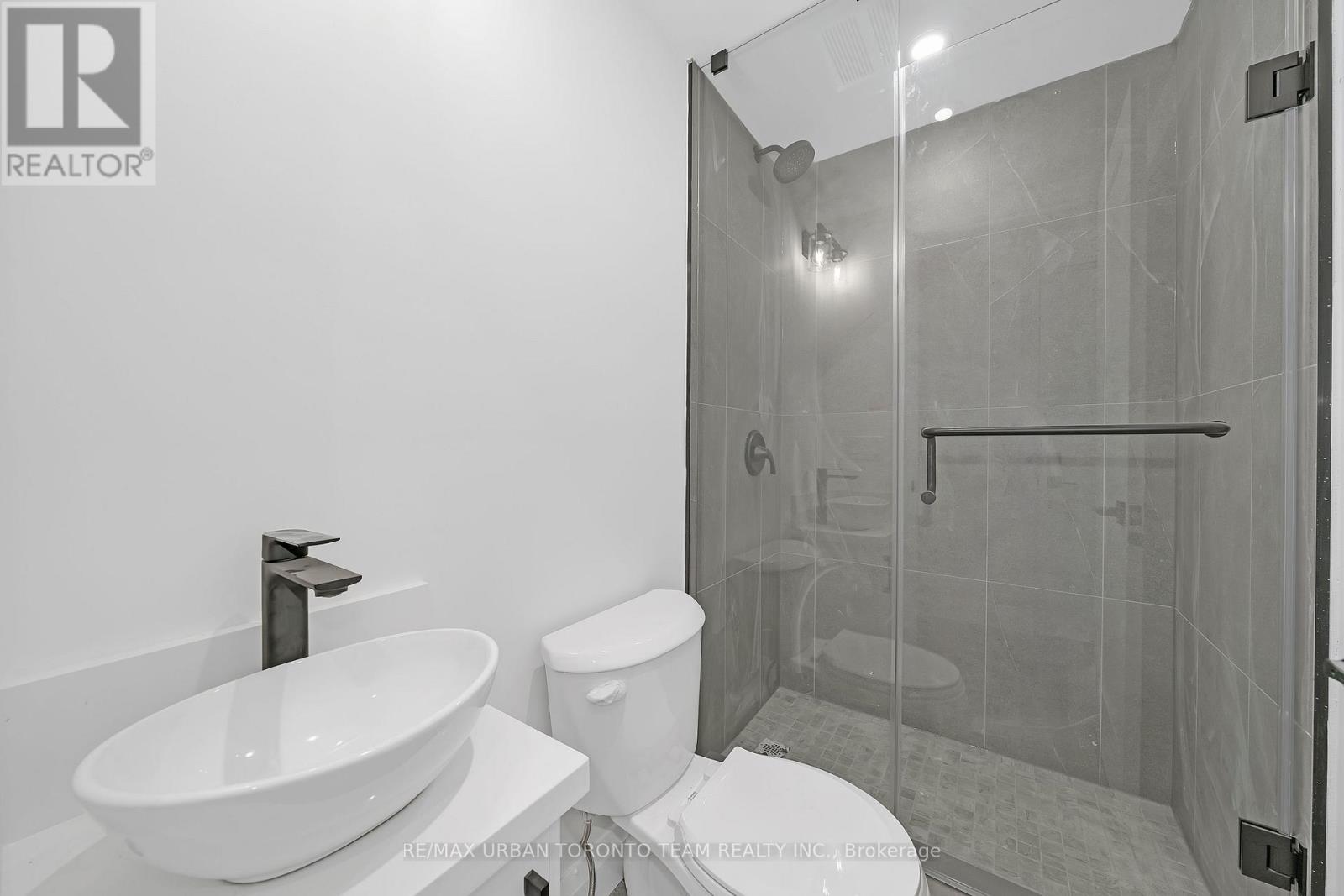 Main - 474 Montrose Avenue, Toronto, Ontario  M6G 3H1 - Photo 10 - C12590930