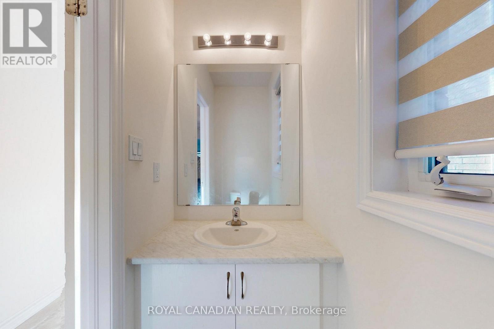 38 Rochester Drive, Barrie, Ontario  L9J 0W1 - Photo 9 - S12697510