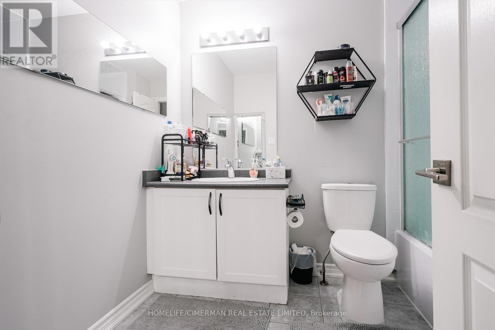 16 Piggott Mews, Toronto, Ontario  M9N 0A4 - Photo 11 - W12697500