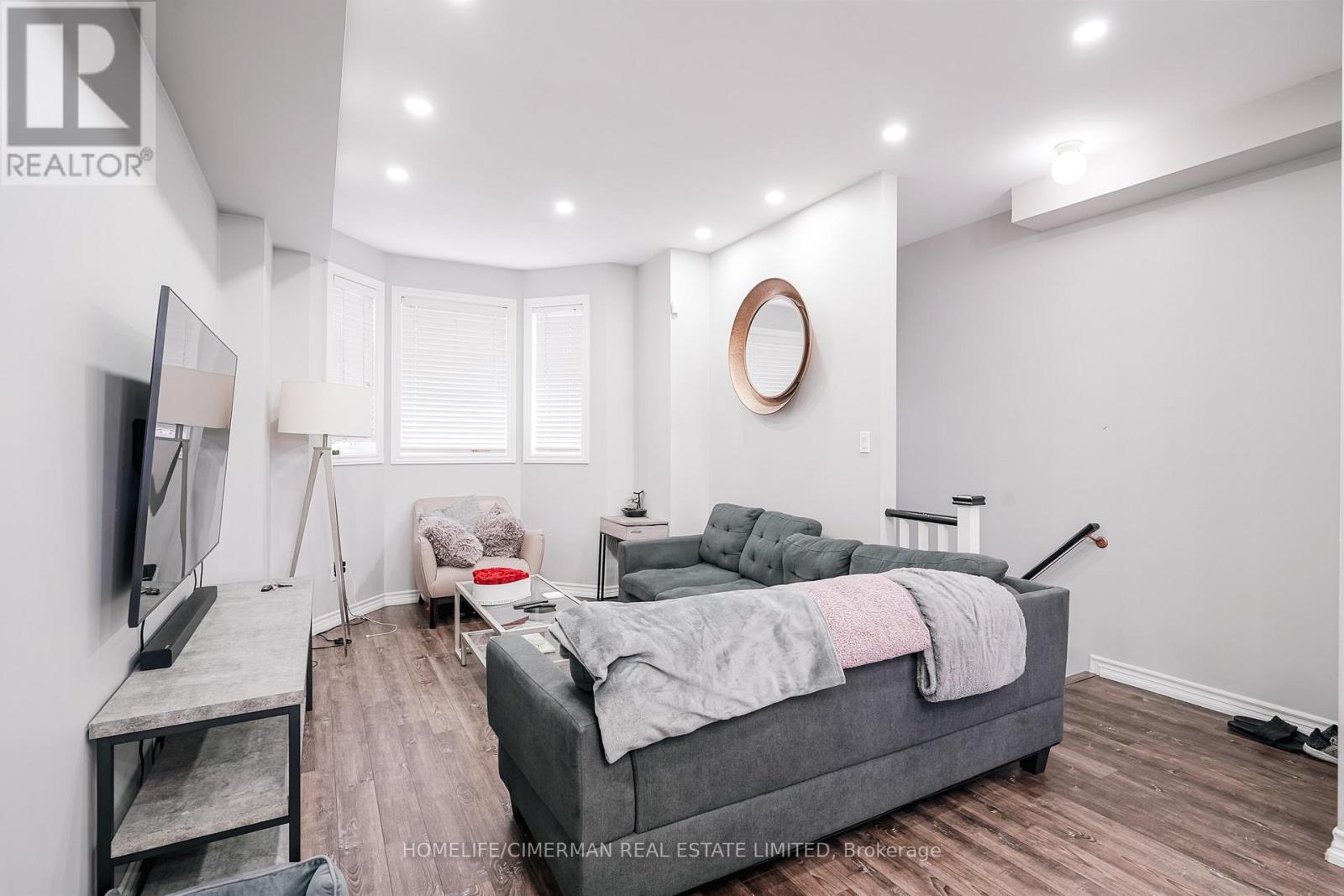 16 Piggott Mews, Toronto, Ontario  M9N 0A4 - Photo 3 - W12697500