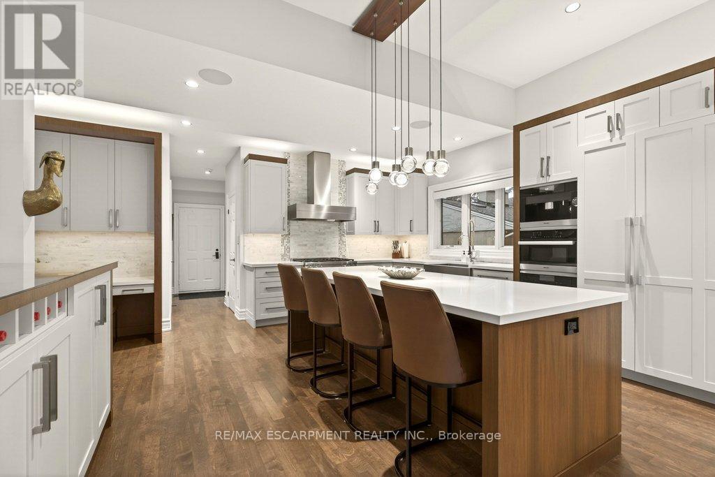 4169 Lakeshore Road, Burlington, Ontario  L7L 1A5 - Photo 10 - W12697508