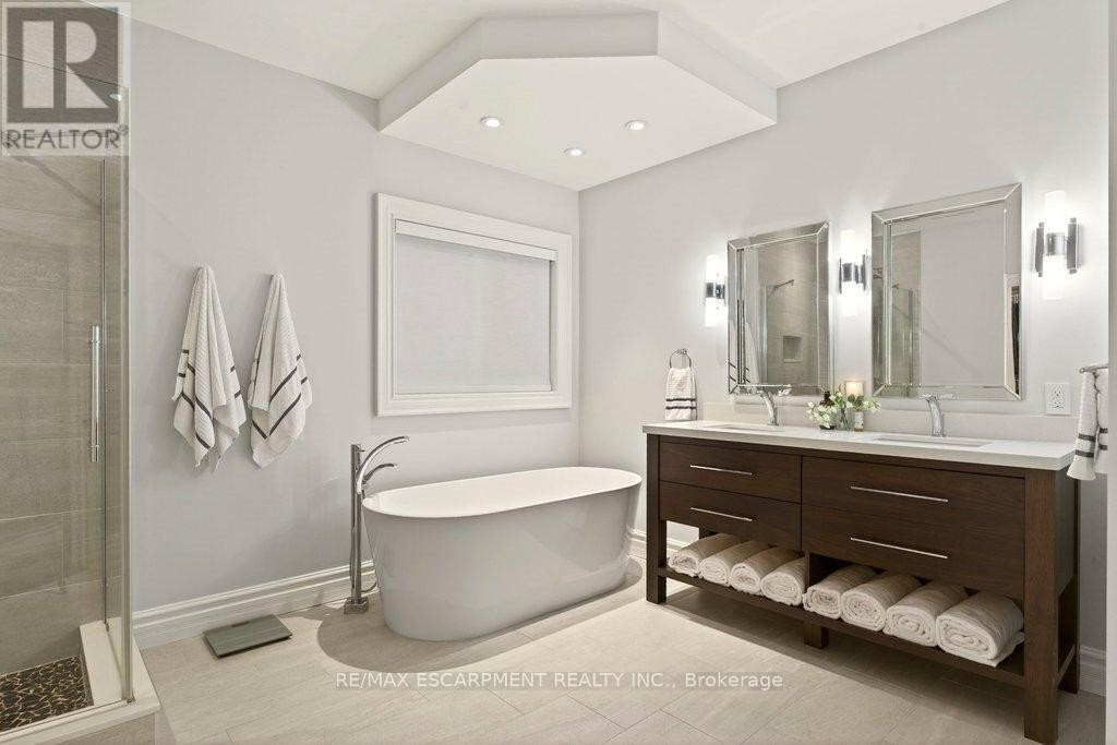 4169 Lakeshore Road, Burlington, Ontario  L7L 1A5 - Photo 18 - W12697508