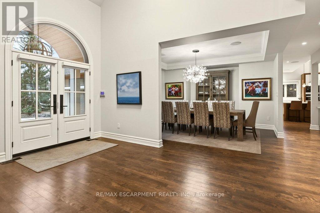 4169 Lakeshore Road, Burlington, Ontario  L7L 1A5 - Photo 2 - W12697508