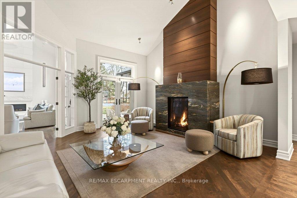 4169 Lakeshore Road, Burlington, Ontario  L7L 1A5 - Photo 4 - W12697508