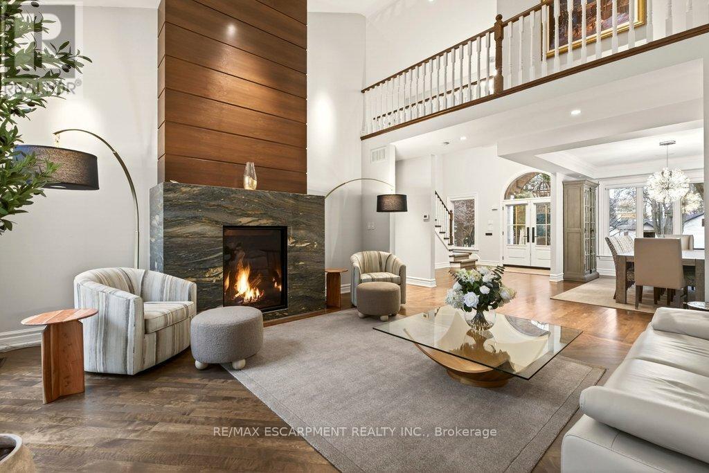 4169 Lakeshore Road, Burlington, Ontario  L7L 1A5 - Photo 5 - W12697508