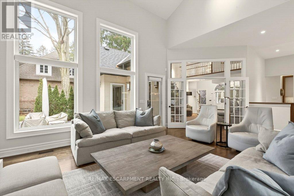 4169 Lakeshore Road, Burlington, Ontario  L7L 1A5 - Photo 8 - W12697508