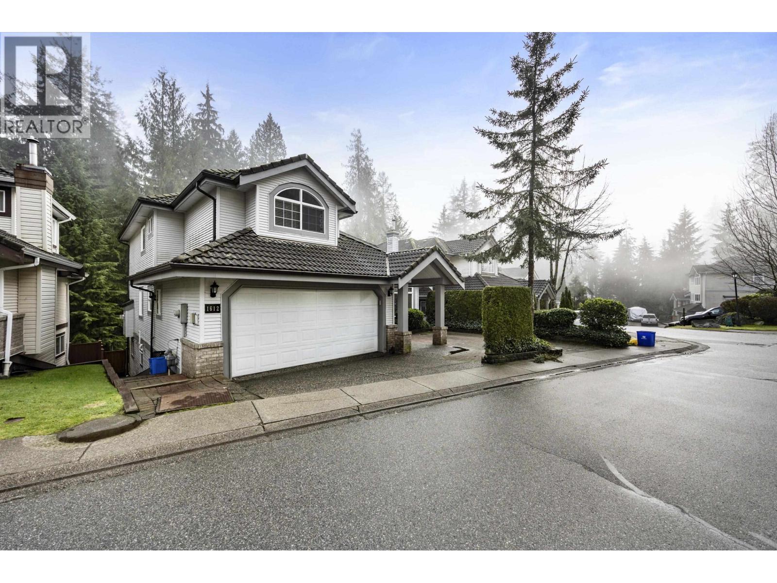 1612 Plateau Crescent, Coquitlam, British Columbia V3E 3B3 - Photo 3 - R3079647