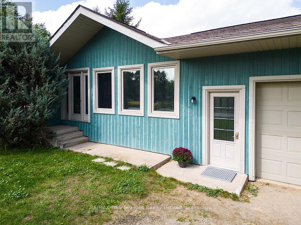 98 George Street, Clearview (Creemore), Ontario  L0M 1G0 - Photo 1 - S12697548