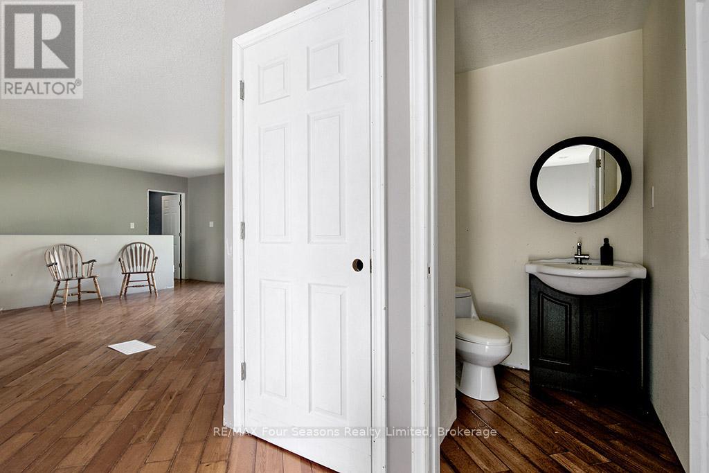 98 George Street, Clearview (Creemore), Ontario  L0M 1G0 - Photo 19 - S12697548