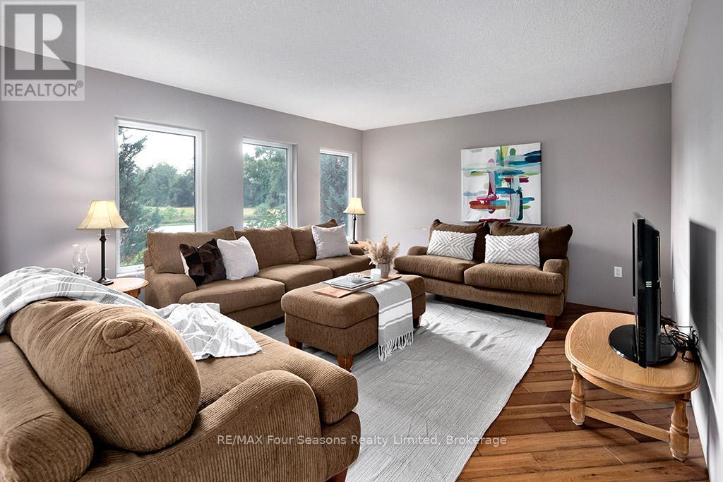 98 George Street, Clearview (Creemore), Ontario  L0M 1G0 - Photo 5 - S12697548