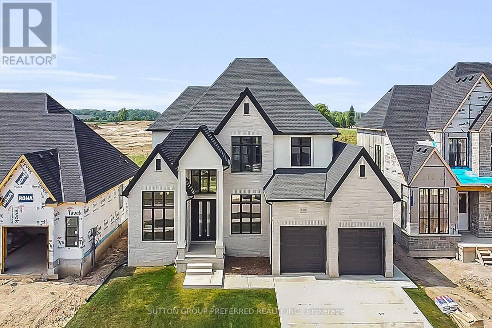 <div class="slider-price">$1,745,000</div><p>868 Eagletrace Drive, London North, Ontario</p>