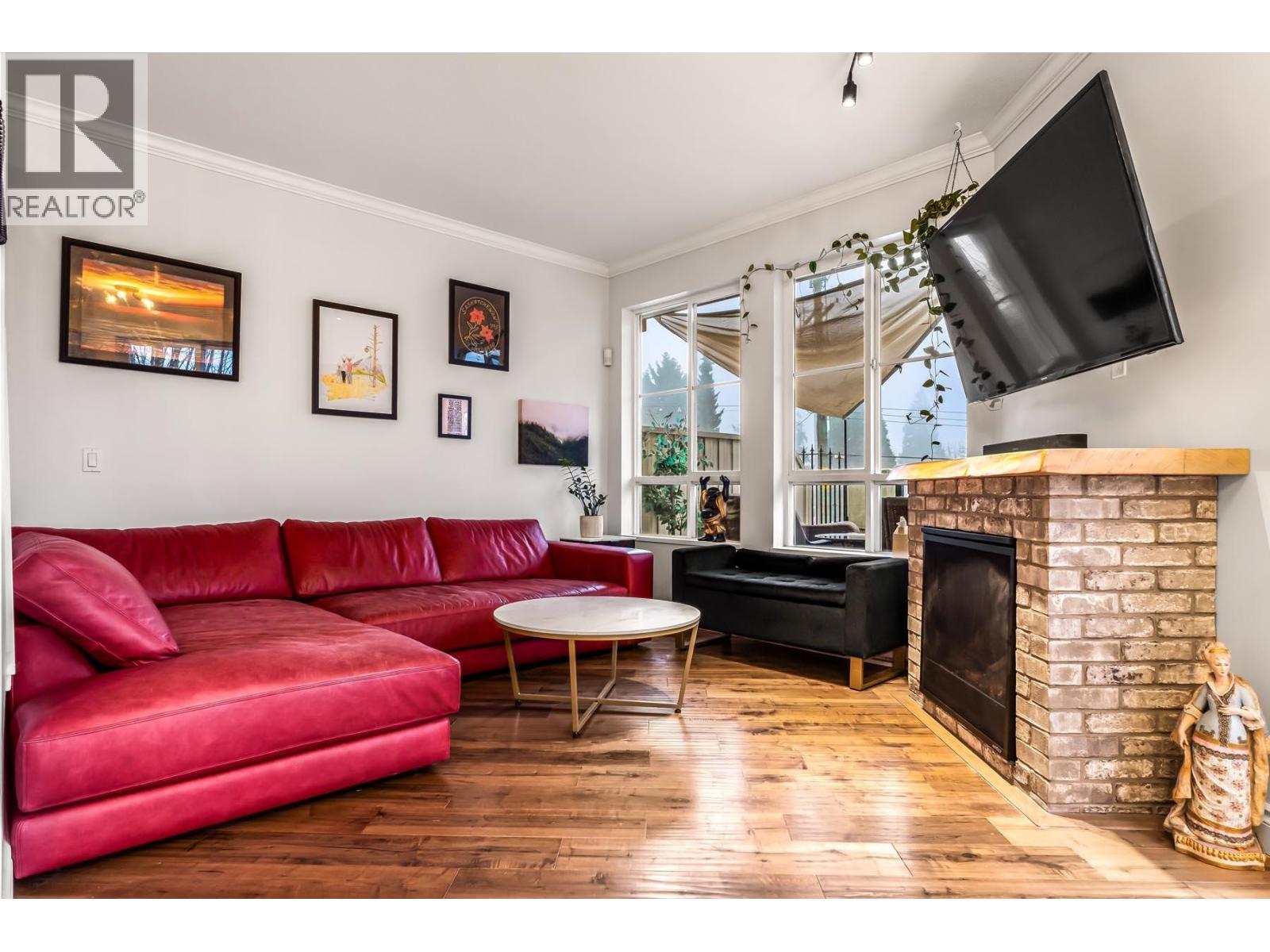 204 815 First Street, New Westminster, British Columbia  V3L 2H7 - Photo 2 - R3074100