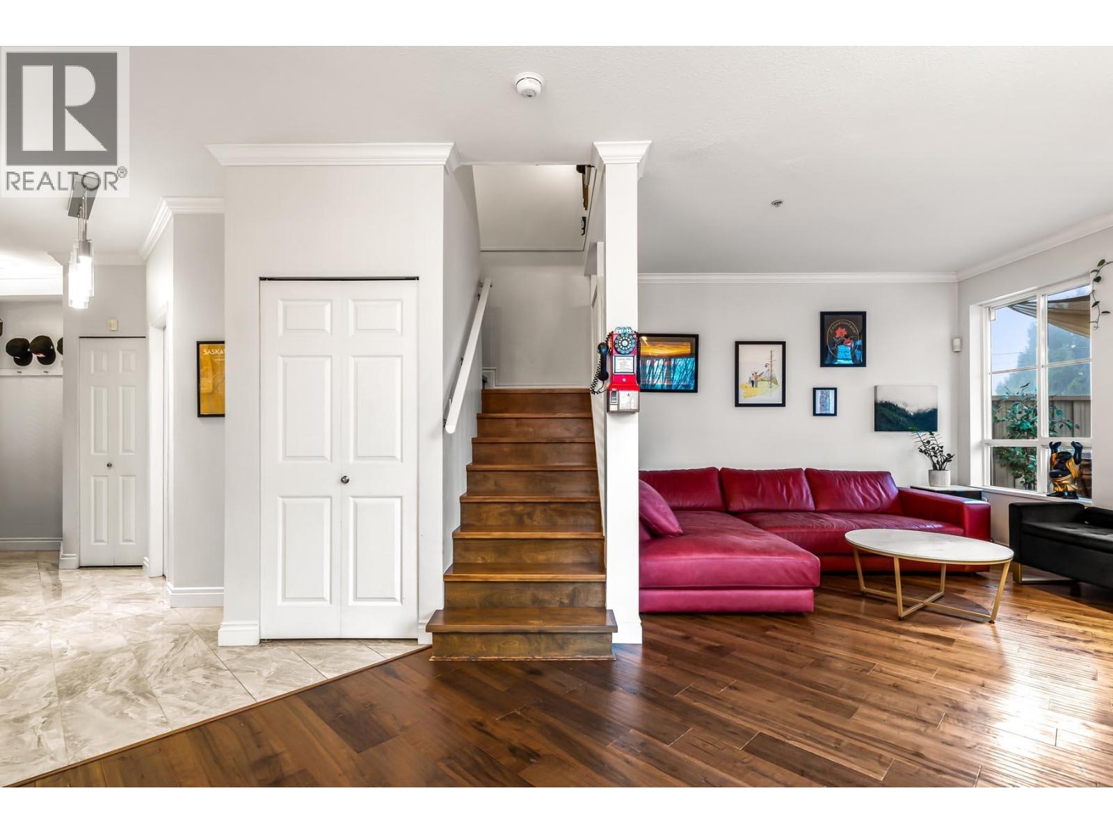 204 815 First Street, New Westminster, British Columbia  V3L 2H7 - Photo 3 - R3074100