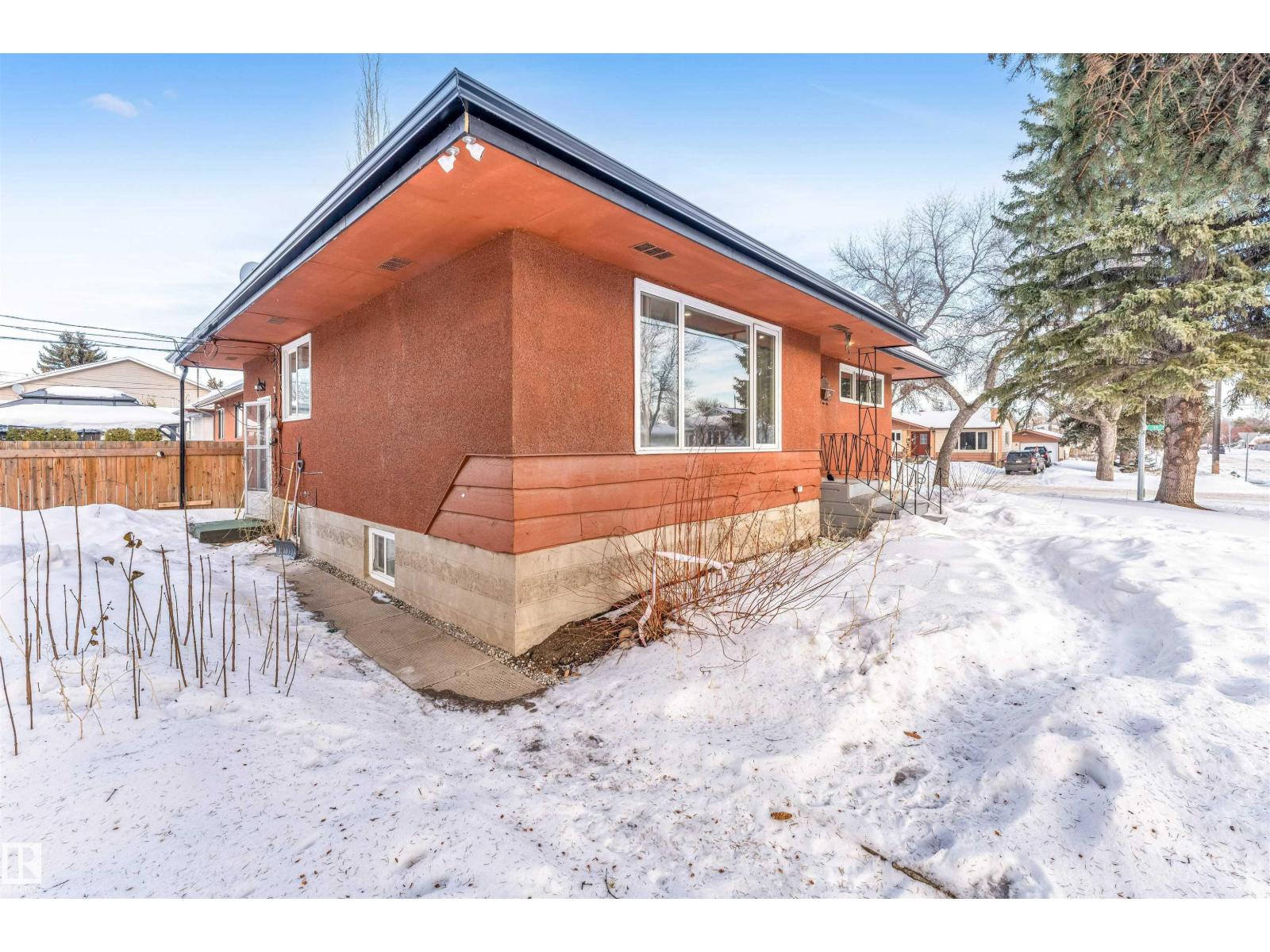 12202 45 St Nw, Edmonton, Alberta  T5W 2V3 - Photo 4 - E4470037