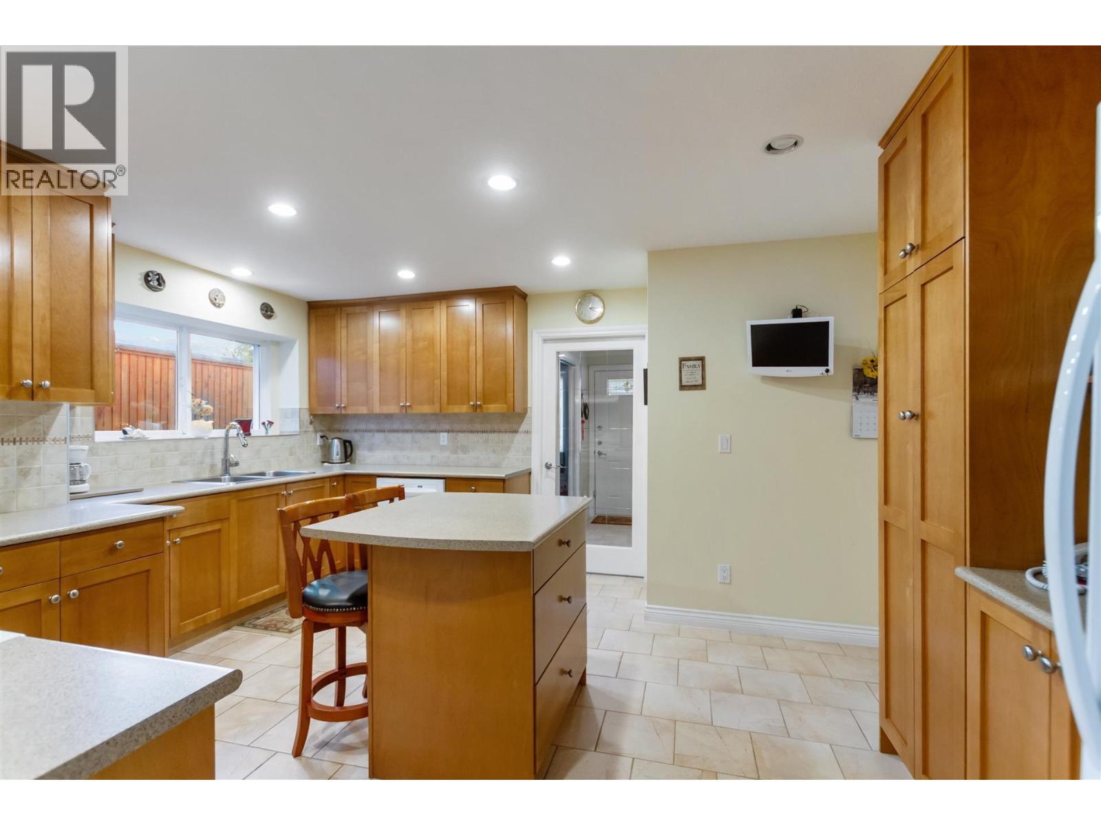 8381 14th Avenue, Burnaby, British Columbia  V3N 2C2 - Photo 10 - R3078114