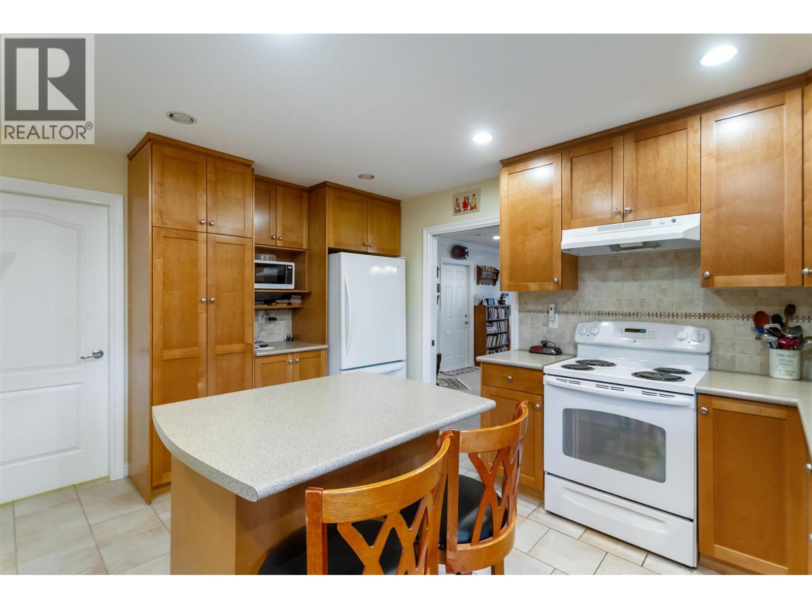 8381 14th Avenue, Burnaby, British Columbia  V3N 2C2 - Photo 9 - R3078114