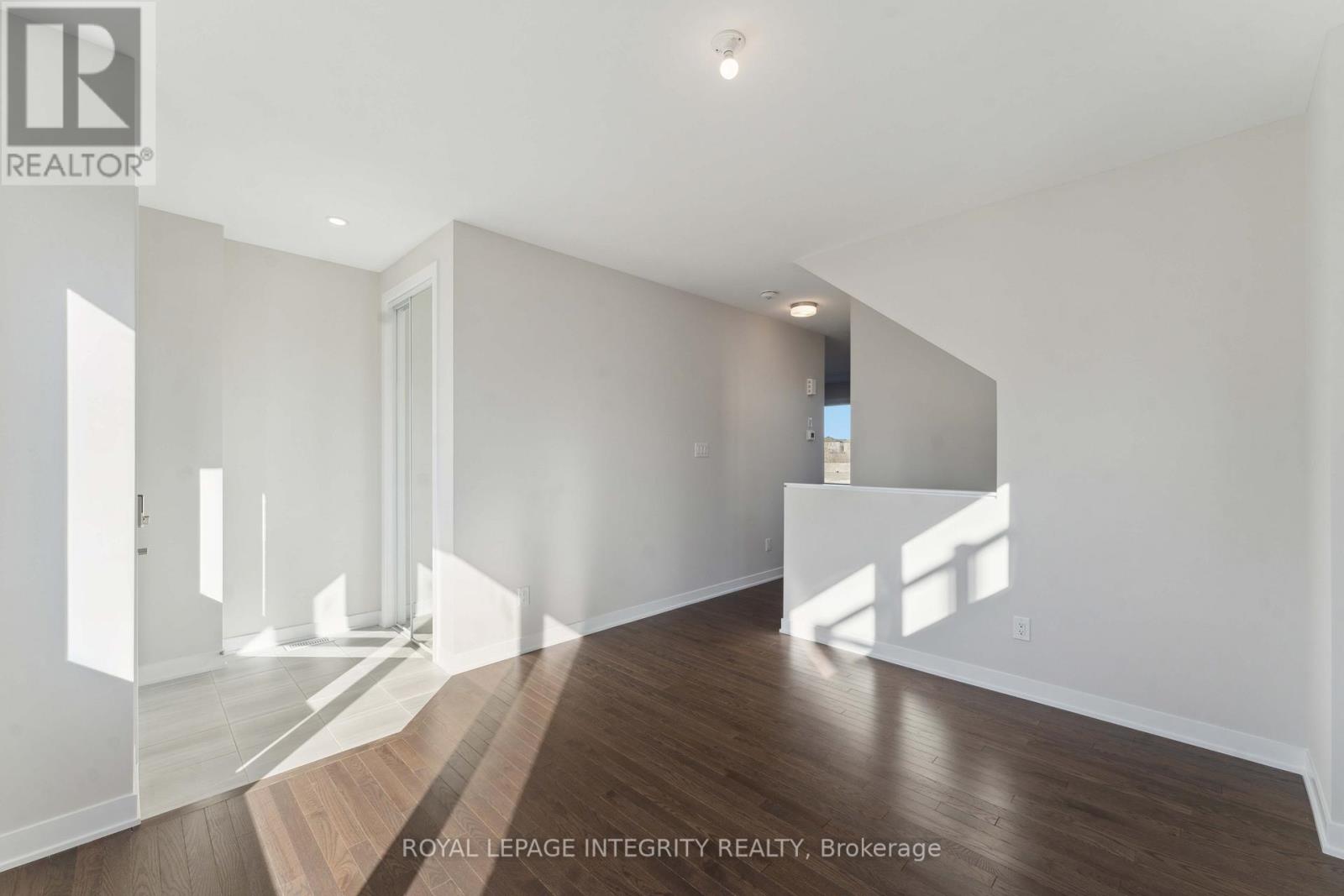 202 Conservancy Drive, Ottawa, Ontario  K2J 7M5 - Photo 4 - X12697570