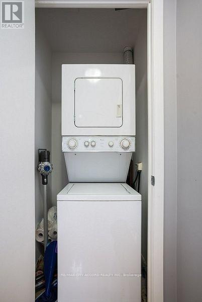 202 - 231 Fort York Boulevard, Toronto, Ontario  M5V 1B2 - Photo 3 - C12697532