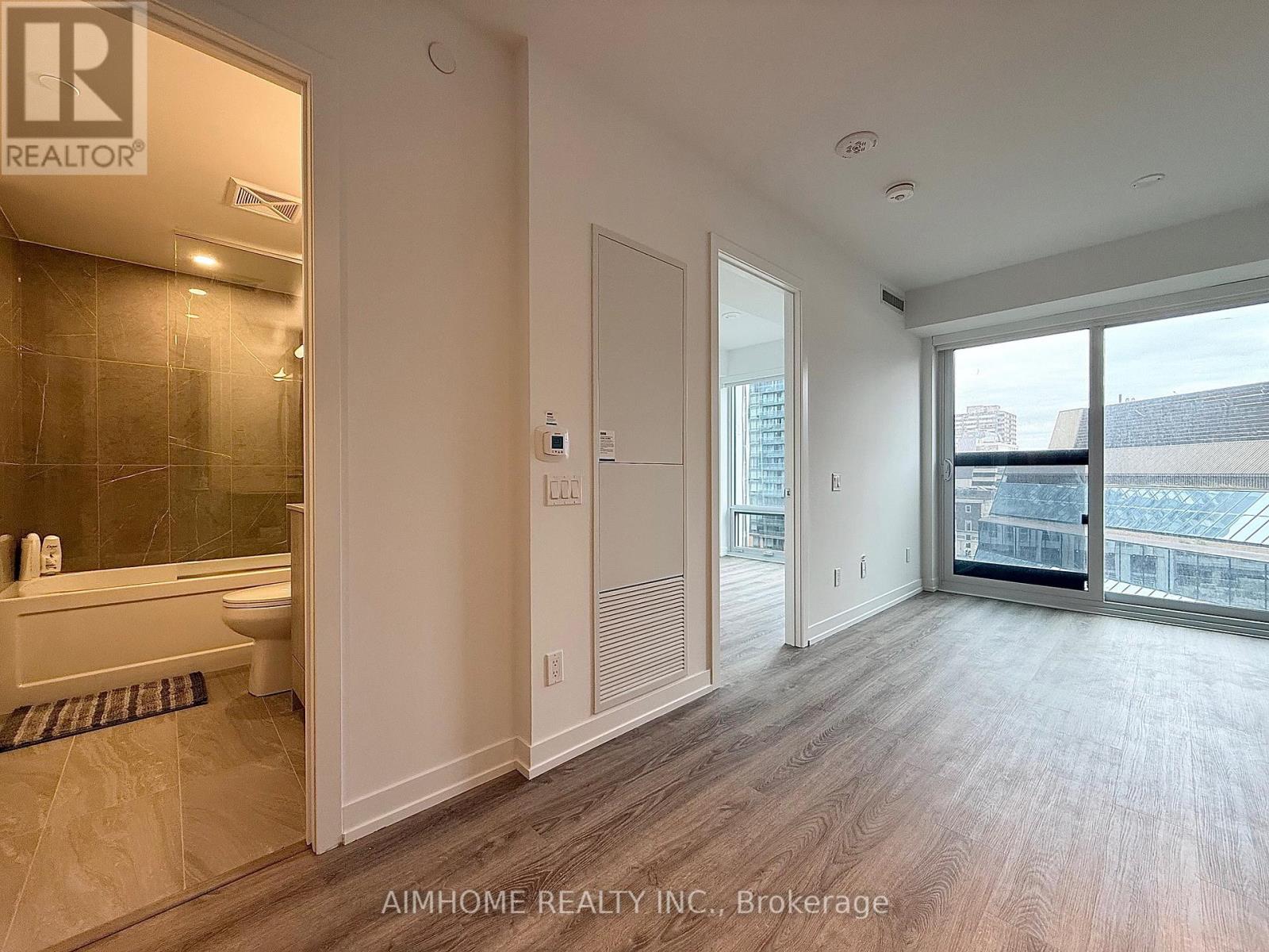 1005 - 771 Yonge Street, Toronto, Ontario  M4W 2G4 - Photo 5 - C12697588