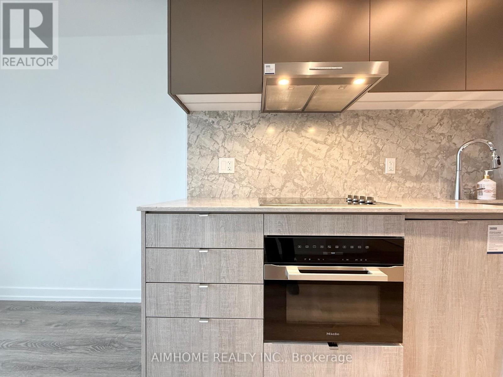 1005 - 771 Yonge Street, Toronto, Ontario  M4W 2G4 - Photo 6 - C12697588