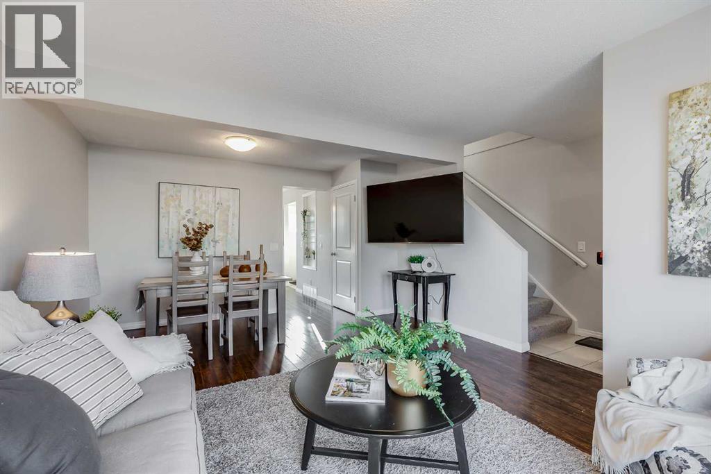 292 Falton Drive Ne, Calgary, Alberta  T3J 2X1 - Photo 4 - A2261626