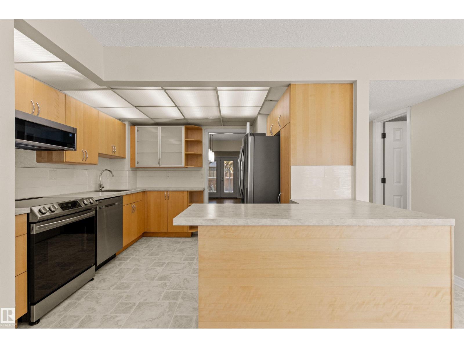 146 Grandin Woods, St. Albert, Alberta  T8N 2Y4 - Photo 3 - E4470039