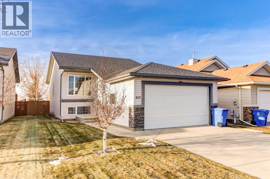 425 Edinburgh Road W, Lethbridge, Alberta  T1J 5A6 - Photo 2 - A2277868