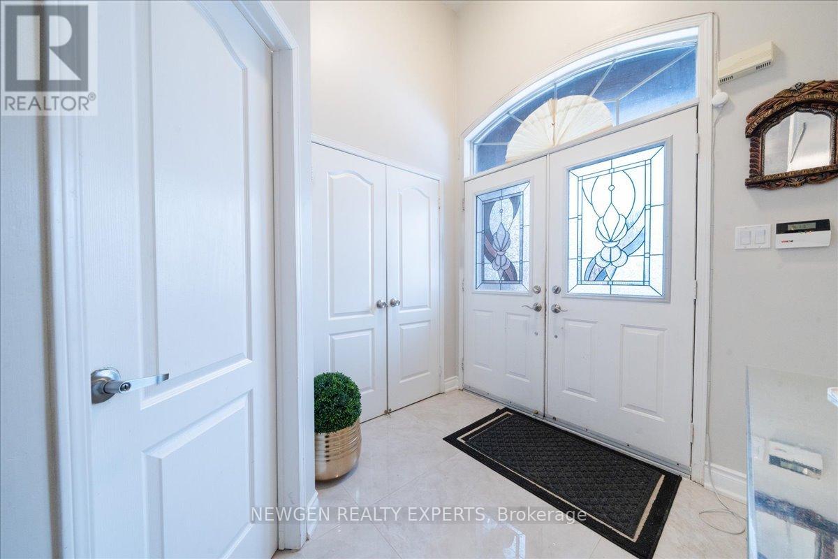 35 Rivendell Trail, Toronto, Ontario  M1X 2C2 - Photo 4 - E12697544