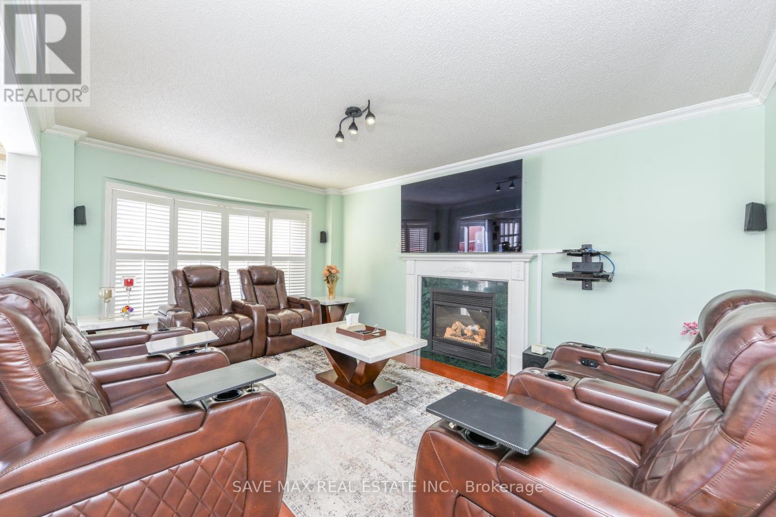 186 Mountainberry Road, Brampton, Ontario  L6R 2L2 - Photo 8 - W12693012