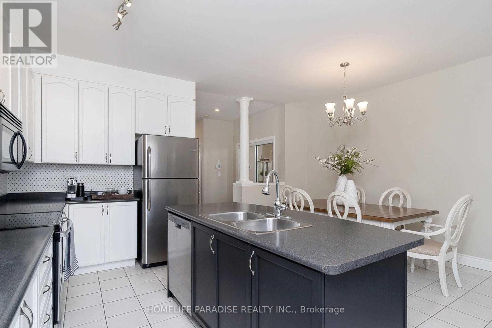 2368 Sutton Drive, Burlington, Ontario  L7L 6Y5 - Photo 3 - W12693974