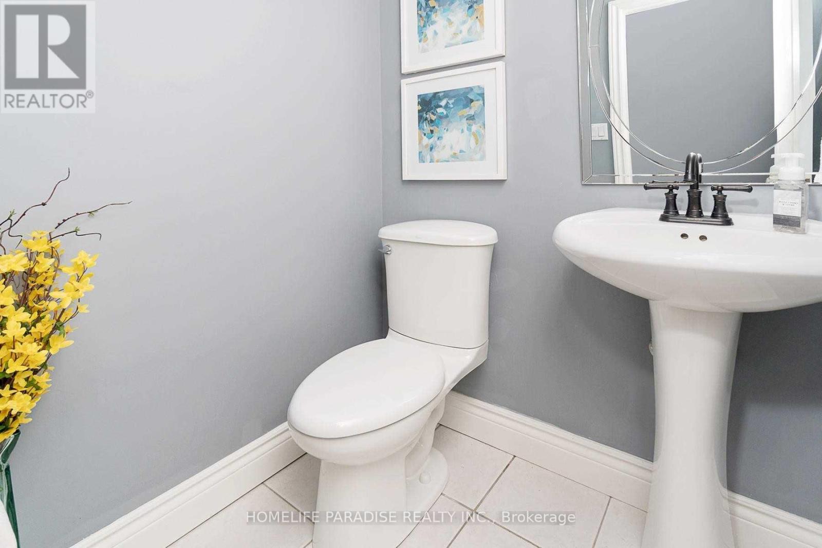 2368 Sutton Drive, Burlington, Ontario  L7L 6Y5 - Photo 6 - W12693974