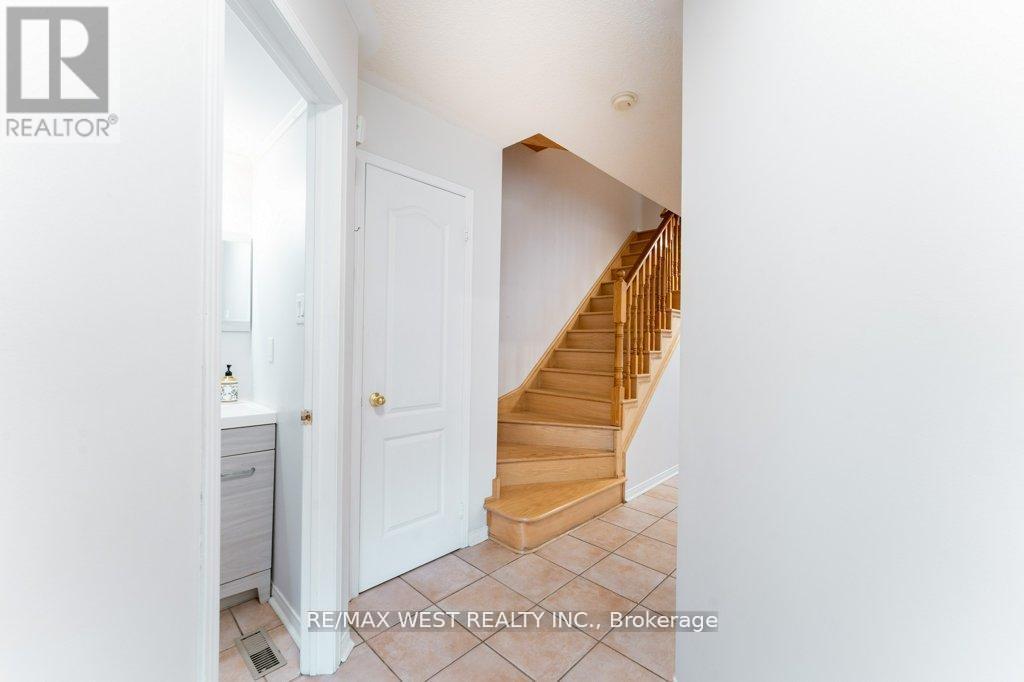 3143 Clayhill Road, Mississauga, Ontario  L5B 4J3 - Photo 15 - W12697572