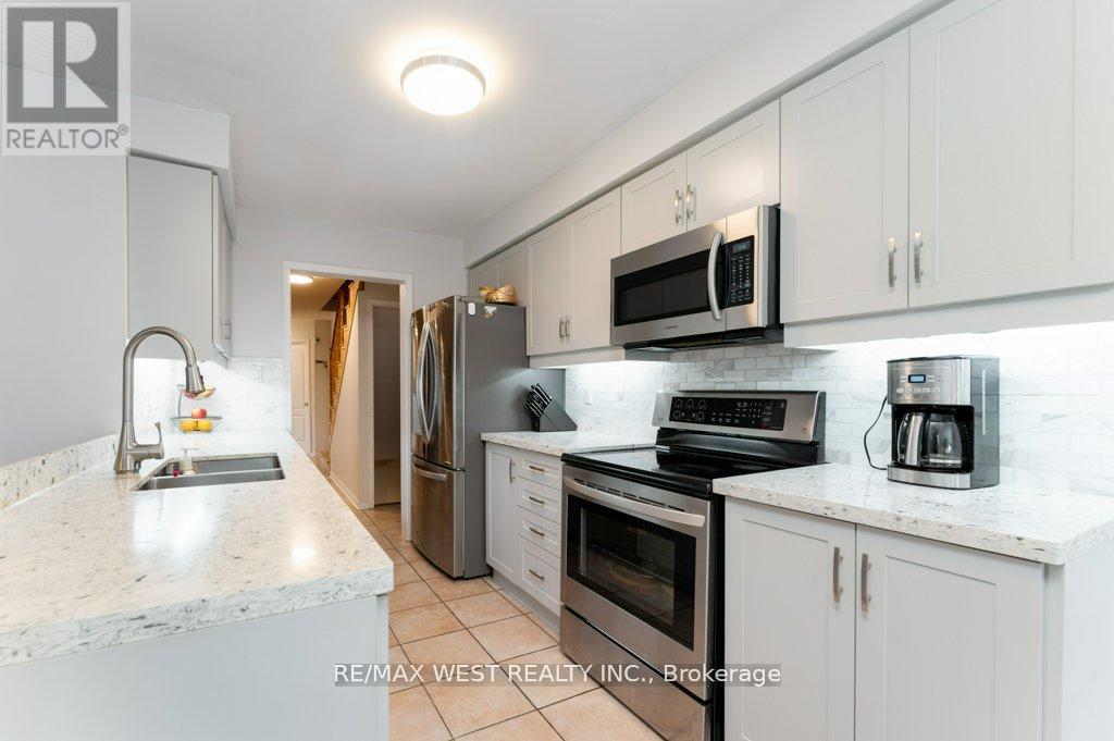 3143 Clayhill Road, Mississauga, Ontario  L5B 4J3 - Photo 16 - W12697572