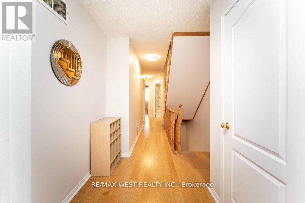 3143 Clayhill Road, Mississauga, Ontario  L5B 4J3 - Photo 22 - W12697572