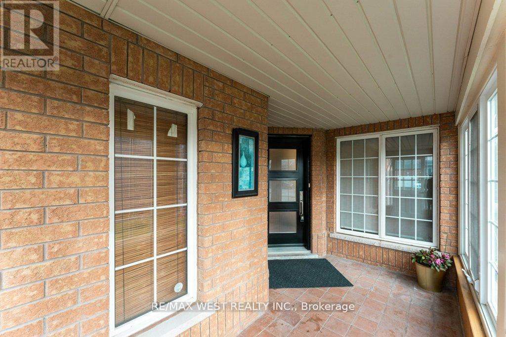 3143 Clayhill Road, Mississauga, Ontario  L5B 4J3 - Photo 5 - W12697572