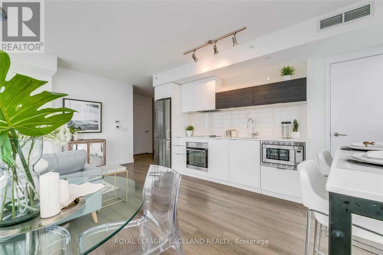 1207 - 20 Thomas Riley Road, Toronto, Ontario  M9B 1B3 - Photo 4 - W12697574